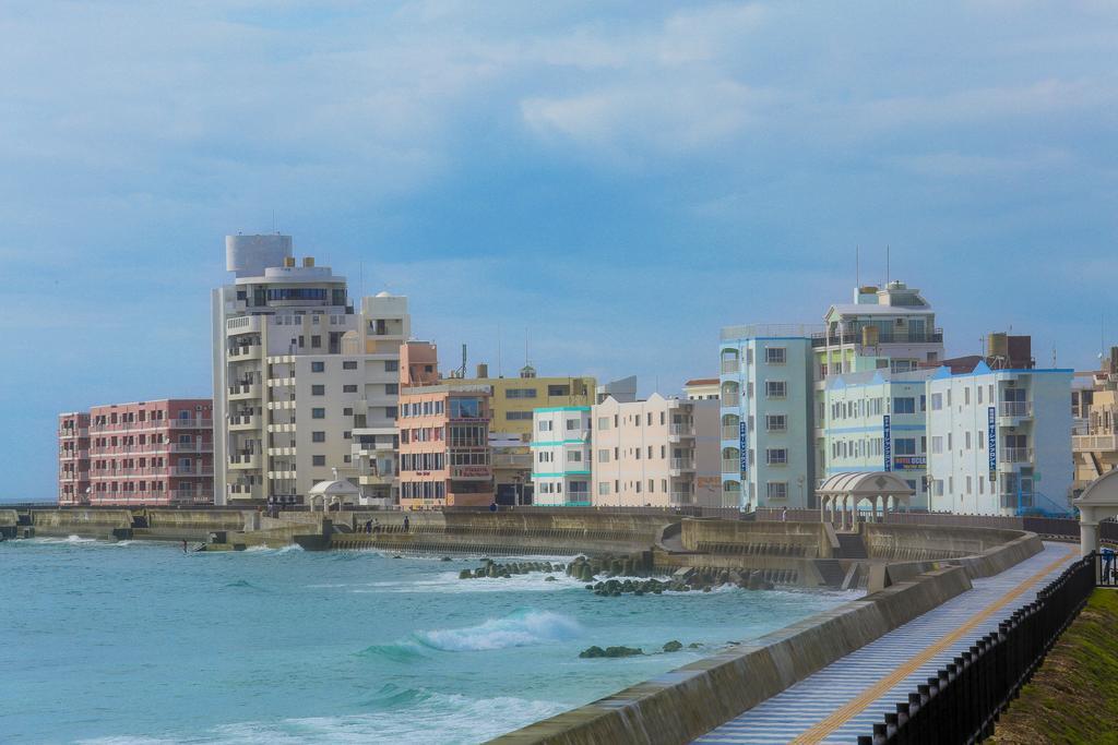 Готель Okinawa Ocean Front Чятан Екстер'єр фото